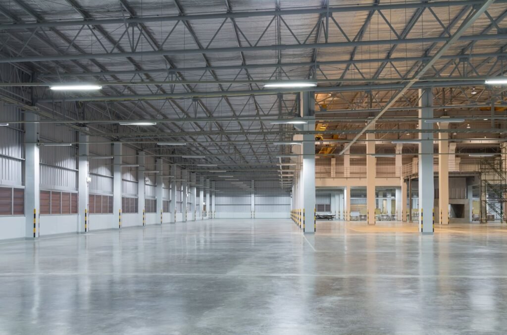 Betonggolv i lagerhall